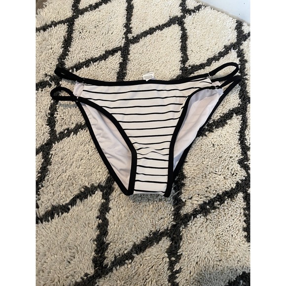 Cupshe 2 Piece Triangle Bikini Swimsuit Large White W Black Stripe NWT - Picture 3 of 4